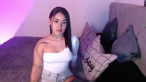 Snapshot of vayolett_bass chatting on December 4, 2024, 2:53 am Vayolett Bass online show from December 4, 2024, 2:53 am