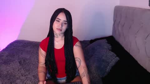 Snapshot of vayolett_bass chatting on December 18, 2024, 2:42 am Vayolett Bass online show from December 18, 2024, 2:42 am