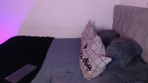 Snapshot of vayolett_bass chatting on February 13, 2025, 8:24 pm Vayolett Bass online show from February 13, 2025, 8:24 pm