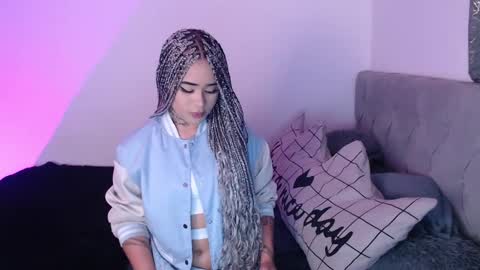 Snapshot of vayolett_bass chatting on February 21, 2025, 5:46 am Vayolett Bass online show from February 21, 2025, 5:46 am
