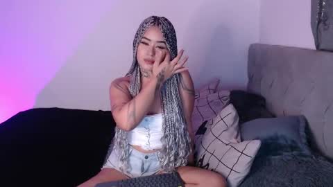 Snapshot of vayolett_bass chatting on February 22, 2025, 5:44 am Vayolett Bass online show from February 22, 2025, 5:44 am