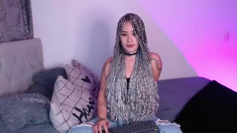 Snapshot of vayolett_bass chatting on February 24, 2025, 11:19 pm Vayolett Bass online show from February 24, 2025, 11:19 pm