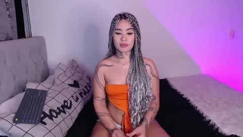 Snapshot of vayolett_bass chatting on March 5, 2025, 3:08 am Vayolett Bass online show from March 5, 2025, 3:08 am