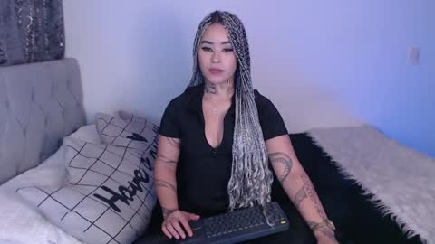 Snapshot of vayolett_bass chatting on March 8, 2025, 4:56 am Vayolett Bass online show from March 8, 2025, 4:56 am