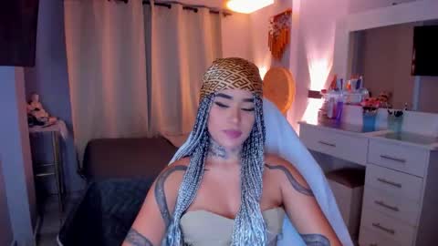 Snapshot of vayolett_bass chatting on March 4, 2026, 5:24 am Vayolett Bass online show from March 4, 2026, 5:24 am