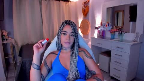 Snapshot of vayolett_bass chatting on March 17, 2026, 7:17 pm Vayolett Bass online show from March 17, 2026, 7:17 pm