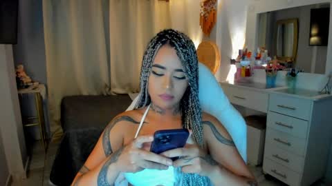 Snapshot of vayolett_bass chatting on March 31, 2026, 4:46 am Vayolett Bass online show from March 31, 2026, 4:46 am
