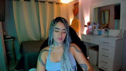 Snapshot of vayolett_bass chatting on April 28, 2026, 5:34 am Vayolett Bass online show from April 28, 2026, 5:34 am
