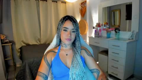 Snapshot of vayolett_bass chatting on May 1, 2026, 6:40 am Vayolett Bass online show from May 1, 2026, 6:40 am