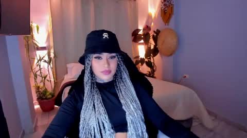 Snapshot of vayolett_bass chatting on May 8, 2026, 6:41 am Vayolett Bass online show from May 8, 2026, 6:41 am