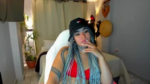 Snapshot of vayolett_bass chatting on May 11, 2026, 2:45 pm Vayolett Bass online show from May 11, 2026, 2:45 pm