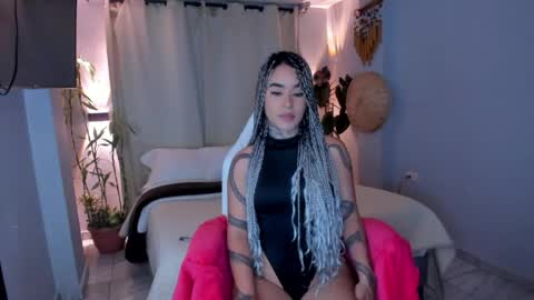 Snapshot of vayolett_bass chatting on May 14, 2026, 8:21 am Vayolett Bass online show from May 14, 2026, 8:21 am