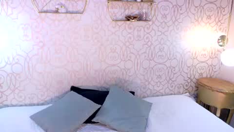 Vaythiare online show from July 6, 2026, 7:49 pm