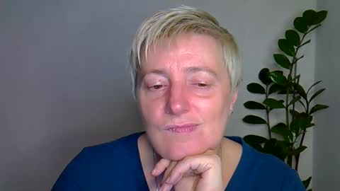 vea_motty online show from November 5, 2025, 3:45 pm