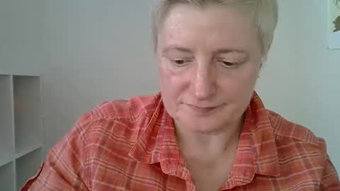 vea_motty online show from March 10, 2026, 1:05 pm