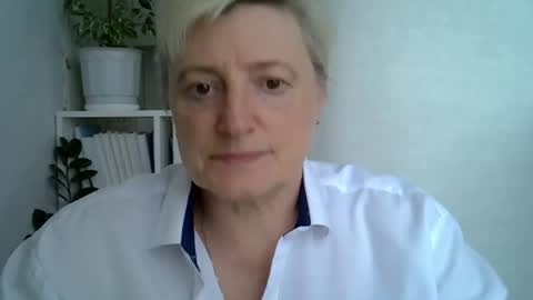 vea_motty online show from May 4, 2026, 2:46 pm