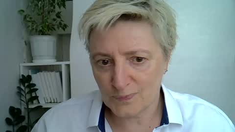 vea_motty online show from May 5, 2026, 12:46 pm