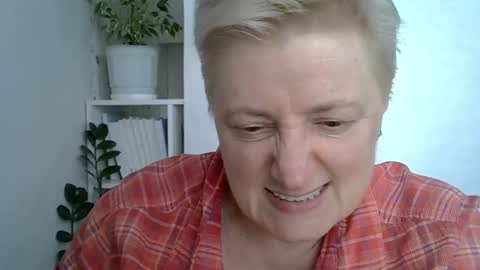 vea_motty online show from May 9, 2026, 2:11 pm
