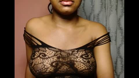 Snapshot of vee62 chatting on June 6, 2026, 12:05 am vee62 online show from June 6, 2026, 12:05 am