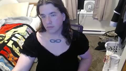 vee_fornish online show from September 26, 2025, 12:47 am