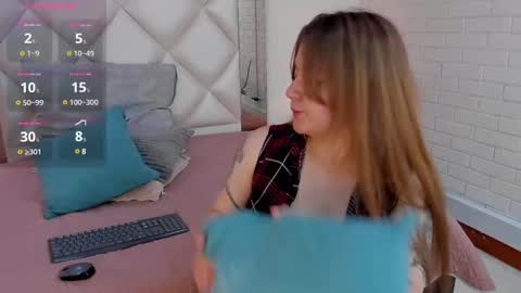 Vee Simons online show from December 9, 2024, 8:12 pm