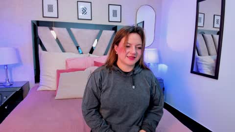 Vee Simons online show from January 4, 2025, 1:42 pm