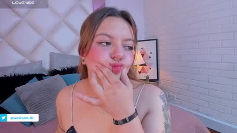 Vee Simons online show from January 9, 2025, 2:01 am