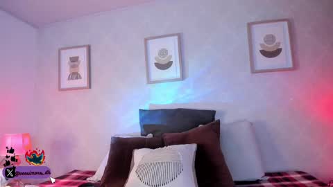 Vee Simons online show from September 22, 2025, 8:33 pm