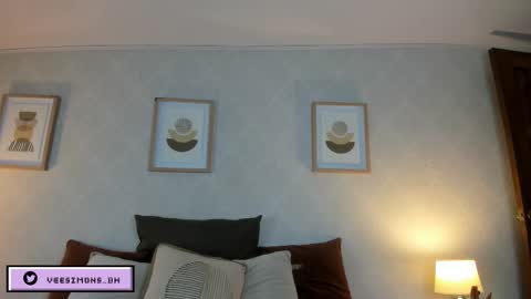 Vee Simons online show from January 5, 2026, 7:39 pm