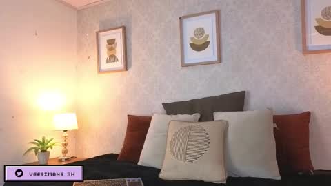 Snapshot of veesimons_dh chatting on March 9, 2026, 8:02 pm Vee Simons online show from March 9, 2026, 8:02 pm