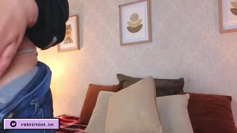 Snapshot of veesimons_dh chatting on March 26, 2026, 9:09 pm Vee Simons online show from March 26, 2026, 9:09 pm