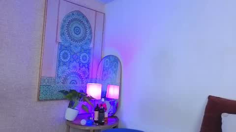 Vee Simons online show from May 12, 2026, 7:55 pm