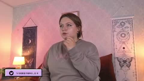 Vee Simons online show from June 15, 2026, 8:00 pm