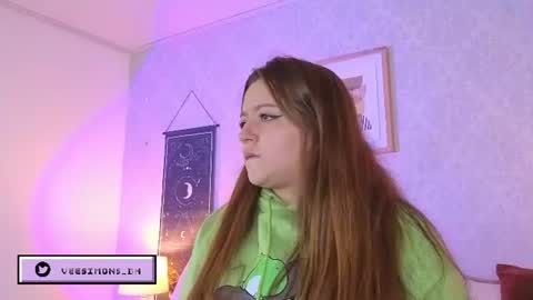 Vee Simons online show from June 16, 2026, 7:49 pm