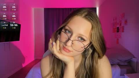 Snapshot of vega_blue chatting on March 19, 2026, 5:44 am Emma online show from March 19, 2026, 5:44 am