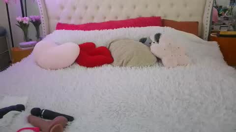 Snapshot of vegas_danielle chatting on April 24, 2026, 2:19 pm Vegas Dani online show from April 24, 2026, 2:19 pm