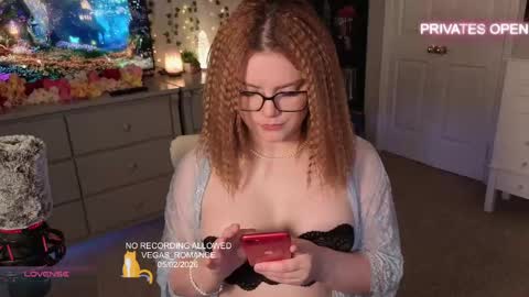 vegas_romance online show from May 3, 2026, 1:33 am