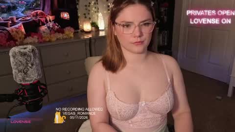 vegas_romance online show from May 12, 2026, 3:25 am