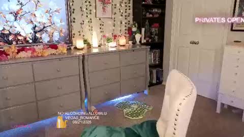 Snapshot of vegas_romance chatting on June 21, 2026, 11:51 pm vegas_romance online show from June 21, 2026, 11:51 pm