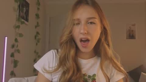 Snapshot of vegas_v chatting on September 21, 2025, 3:24 pm Maria online show from September 21, 2025, 3:24 pm