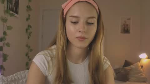 Snapshot of vegas_v chatting on September 26, 2025, 2:43 pm Maria online show from September 26, 2025, 2:43 pm