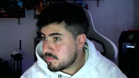 Snapshot of veils24 chatting on February 14, 2026, 11:01 pm Charles online show from February 14, 2026, 11:01 pm