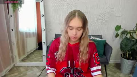 Snapshot of vel1ka chatting on September 19, 2025, 9:43 am Barbara online show from September 19, 2025, 9:43 am