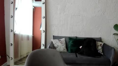 Snapshot of vel1ka chatting on October 10, 2025, 8:35 am Barbara online show from October 10, 2025, 8:35 am