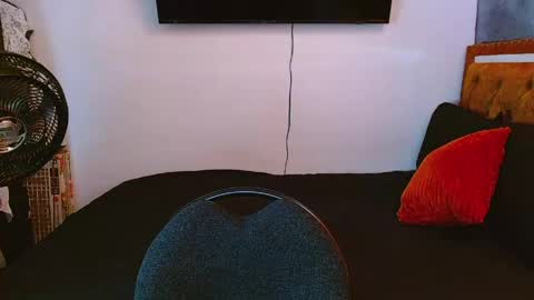 Snapshot of velk_hot1 chatting on May 11, 2026, 4:04 pm velk_hot1 online show from May 11, 2026, 4:04 pm