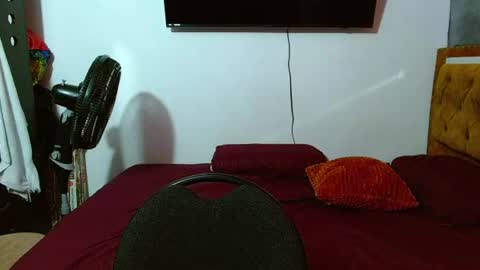velk_hot1 online show from June 16, 2026, 12:52 pm