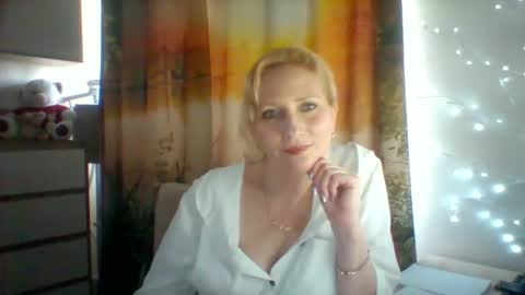 Snapshot of velka_raspberry chatting on May 19, 2026, 8:31 am velka_raspberry online show from May 19, 2026, 8:31 am