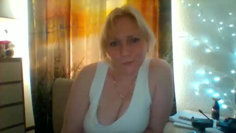 Snapshot of velka_raspberry chatting on May 21, 2026, 4:25 pm velka_raspberry online show from May 21, 2026, 4:25 pm