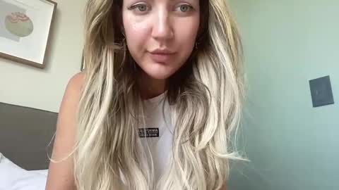 velonira online show from November 17, 2025, 9:15 am