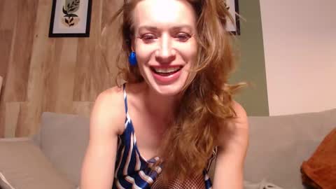 Snapshot of velourhex chatting on October 3, 2025, 4:59 pm Lia Lin online show from October 3, 2025, 4:59 pm